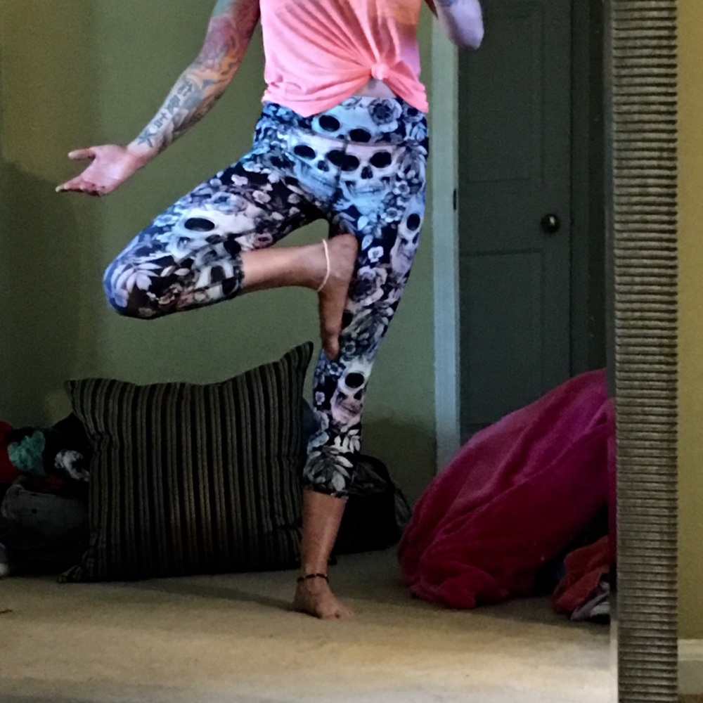Awesome skull Capri leggings!